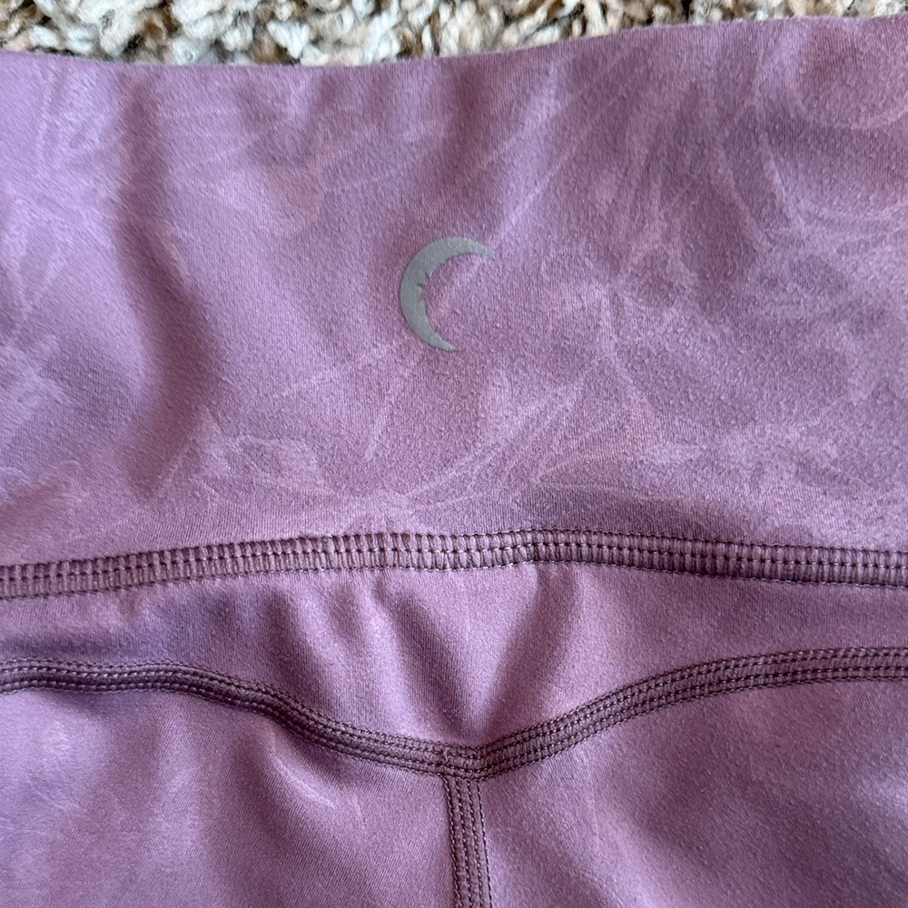 Elegant Lavender Women's Leggings - Picture 2 of 4